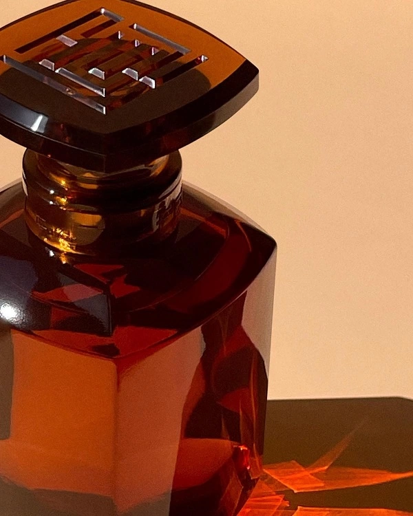 معرفی 10 تا از بهترین عطر و پرفیوم های زنانه موجود در ایران - Fenty Eau de Parfum
