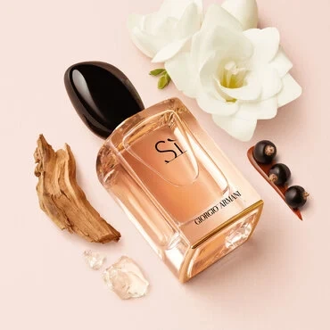 معرفی 10 تا از بهترین عطر و پرفیوم های زنانه موجود در ایران - Sì Eau de Parfum Fragrance